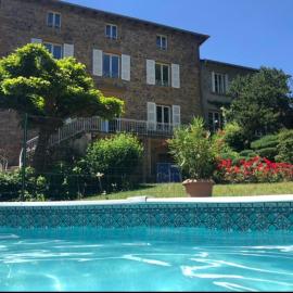 Maison de famille en Beaujolais vert, hotel u gradu 'Chambost-Allières'