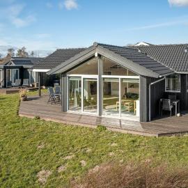 3 Bedroom Cozy Home In Haarby
