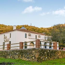Beautiful Home In La Nava With Kitchen, hotel i La Nava
