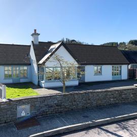 4 bedroom Holiday Home In Union Hall, West Cork, hotel in Union Hall