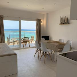 Espardell Beachfront Stay - Ocean Breeze & Sunrise