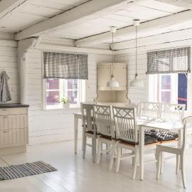 Bergs Gård & Hållsvikens Gård, hótel í Västerljung