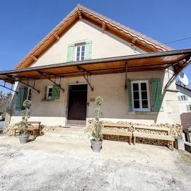 Chalet chaleureux, hotel in Crillat