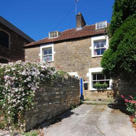 Charming Cottage in the Heart of Frome with parking, Hotel in Frome