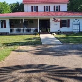 The FarmHouse Inn Guest House，Nappanee的飯店
