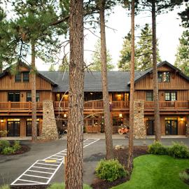 FivePine Lodge，西絲特斯的飯店