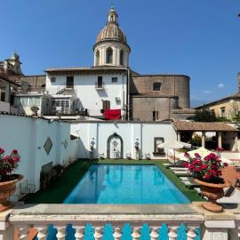 Don Camillo Suites, hotel u gradu Riposto
