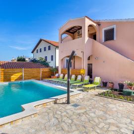 Apartments Bardak, hotel i Ližnjan