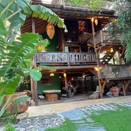 Casa da Árvore, 350m da Praia, Ofurôs de Madeira, 7 pessoas, hotell i Fortim
