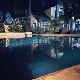 Nautilus Hamptons Style Luxury Beach Apartment Merimbula, hotel v destinaci Merimbula