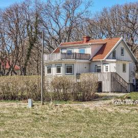 Nice Home In Långekärr With Kitchen, hotel u gradu Klövedal