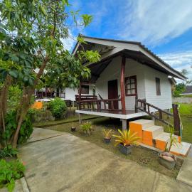 Pyramid Bangalow, hotel em Ban Laem Sai