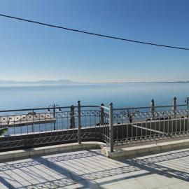 Διαμέρισμα Παραλία Μενιδίου, hotel in Menídion