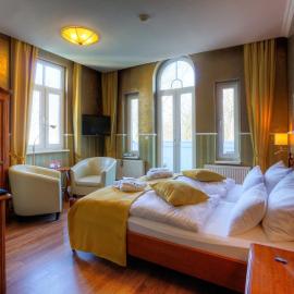KurparkHotel Warnemünde, hotel v mestu Warnemünde