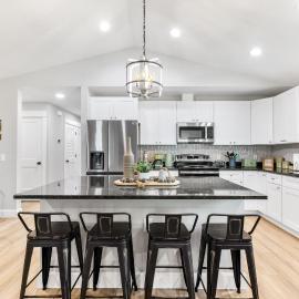 세인트 오거스틴에 위치한 호텔 Brand New Bungalow with King Bed Suites in St Aug