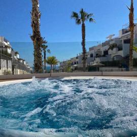 Impresionante piso en planta baja cerca al mar!