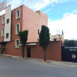 Hotel Cali Blvd.، فندق في Guadalupe