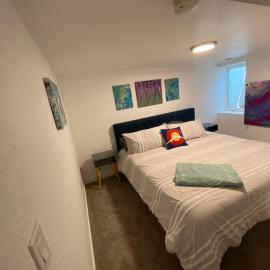 Artsy Platt Park Apartment Guest Suite for 4, QUICK Mountain Access!