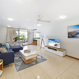 Central Coolum Penthouse with Rooftop Terrace
