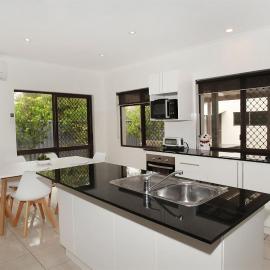 6 Petrie Avenue, hotel u gradu Marcoola