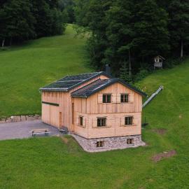 Hirschberghütte، فندق في بيزاو
