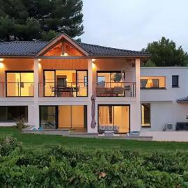 Villa Luxe piscine intérieure SPA chauffée vue exceptionnelle sur vignoble