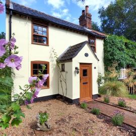 Rose Cottage, 2 Bedroom Cottage with character, near Southwold, hotel in Wrentham