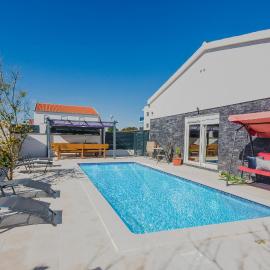 Villa Tomic