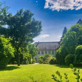 Viesnīca Schloss Sennfeld - Hotel & Restaurant & Veranstaltungsort pilsētā Adelsheim