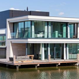 Waterfront holiday home in Arnemuiden, hotel din Arnemuiden