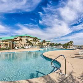 Gulf Shores Condo: Covered Balcony & Beach Access