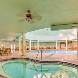 Beach Access, Walk to Golf! Gulf Shores Condo
