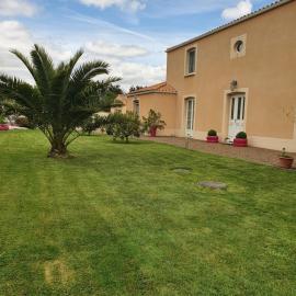 Le logis du marais, מלון בLes Magnils-Reigniers