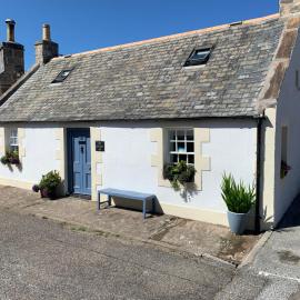 Zen Cottage Cullen - Sleeps 4 Garden & Pets Ok, hotel in Buckie