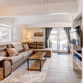 Cozy Condo Near Golf, 7 Mi to Big Sky Resort!, hotel a Gallatin Gateway