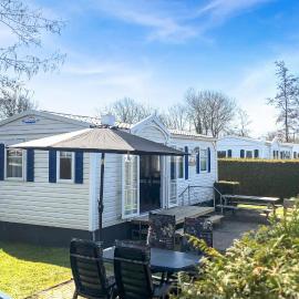 Stunning Home In Tzummarum With Wifi