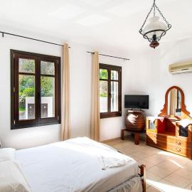 Pali Sea View، فندق في Páloi