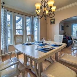 1 Block to Bridge Street: Lake Erie Vacation Home!, hotel a Ashtabula