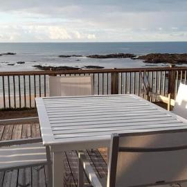 APPARTEMENT LES PIEDS DANS L'EAU, hotel in Batz-sur-Mer