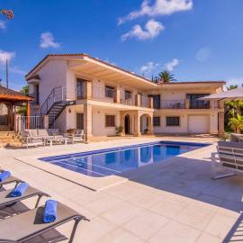 Luxury Villa Christine sea view, hotel in El Campello