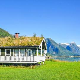 2 Bedroom Lovely Home In Fjærland, hotel in Fjarland