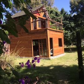 Cabaña Los Robles YOLI, hotelli kohteessa Colonia del Sacramento