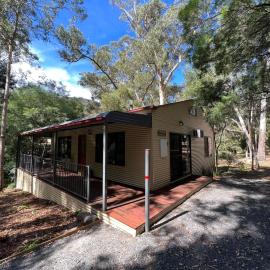 The Kingfisher Lodge 111, hótel í Halls Gap