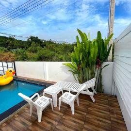 Pool Villa Sattahip White House, hotelli kohteessa Sattahip