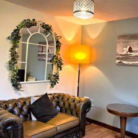 Wren 23-Hot Tub-Woodland Lodges-Tenby-Pembroke, hotel in Carmarthen