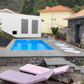 Cottage Quinze & Apartment with Swimming pool, hotel in Ponta Delgada