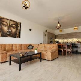 Luxury en-suite Double. Beach-house with Sea Views