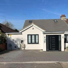 Modern Family Home in Greater London, hotel en Pinner