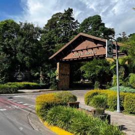Natur Hotel - 700m da Rua Coberta, hotel in Gramado