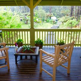 Volcano One - Modern Studio with Lanai near Volcano National Park, hotel u gradu Volkejno